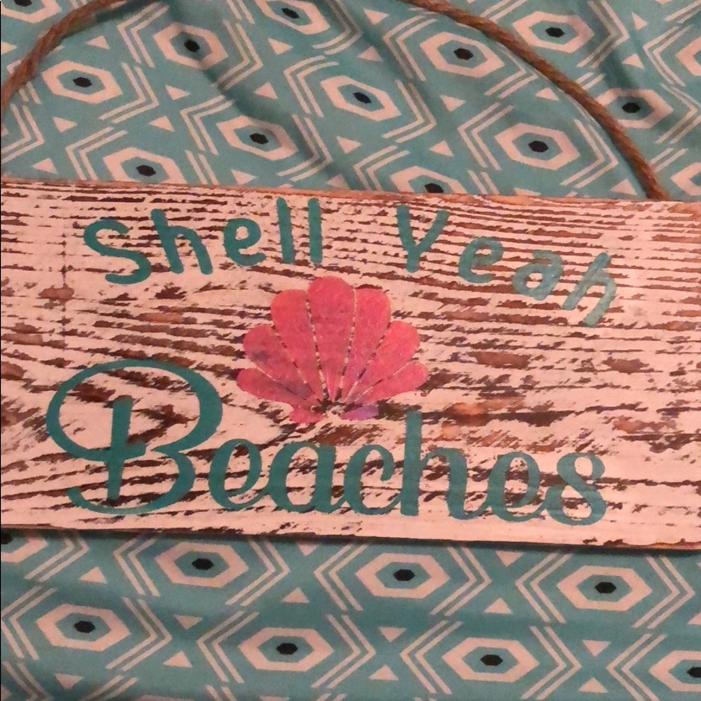 A shell yeah beaches sign!!!🐚🐚🐚